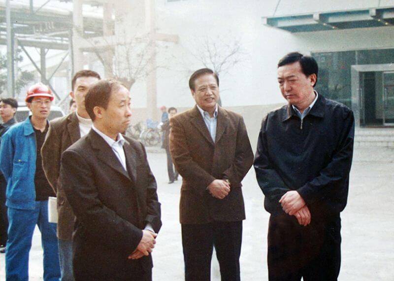 2005年11月4日，时任河南省委副书记陈全国（右一）到永利yl23455调研
