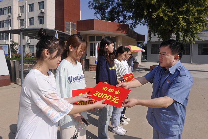 永利yl23455举行2023年金秋助学金发放仪式