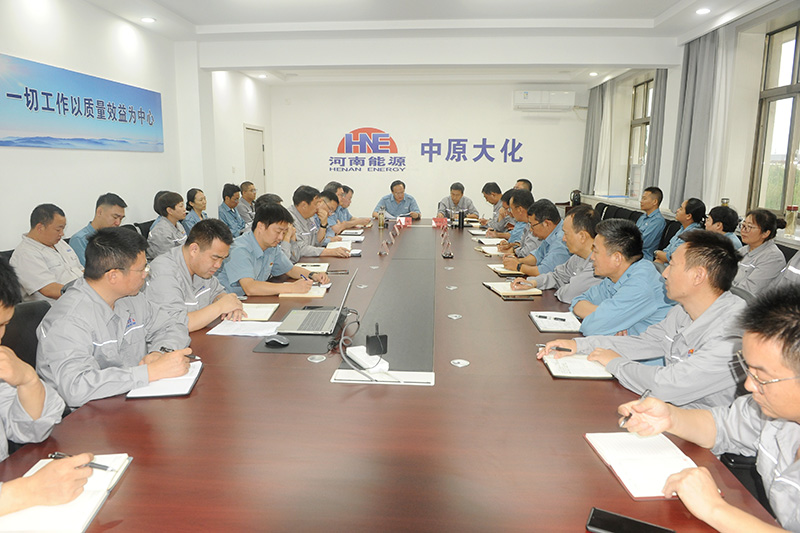 永利yl23455公司召开党委(扩大)会暨党的建设工作领导小组会议 (1)